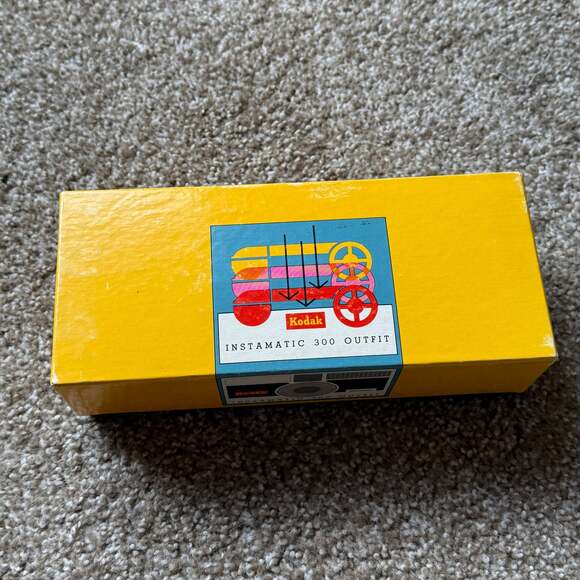 Vintage Kodak Instamatic 304 Camera - Picture 2 of 6